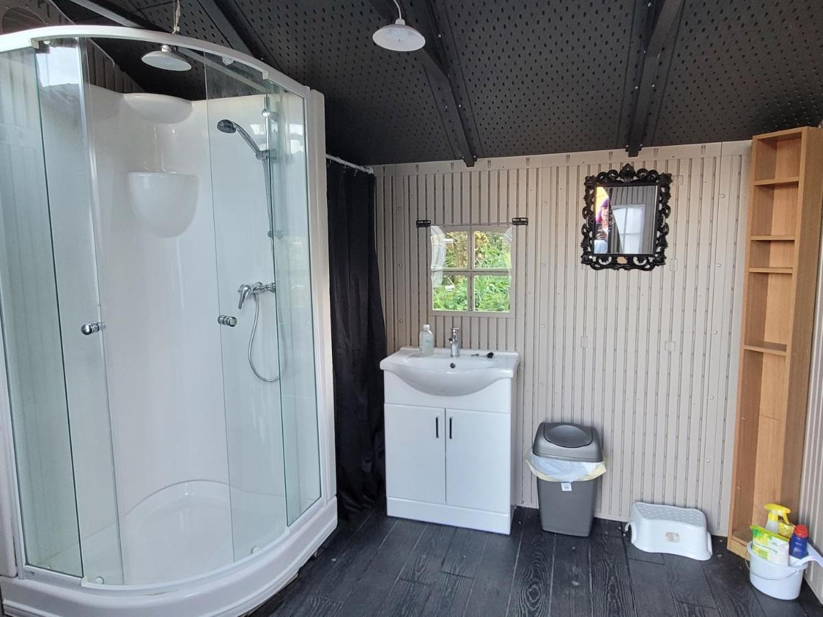 1 Glamping Tent With Kitchen & Electric On Small Family Campsite, No Bedding Supplied Narberth Eksteriør billede